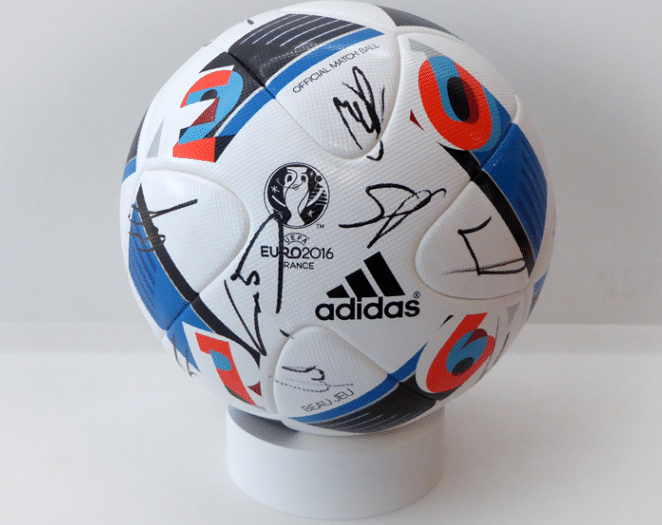 signierter-fussball