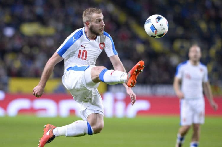 tscheschischer Nationalspieler Jiri Skalak kontorlliert den Ball beim Freundschaftsspiels Schweden gegen Tschechien am 29.03. 2016. / AFP / JONATHAN NACKSTRAND