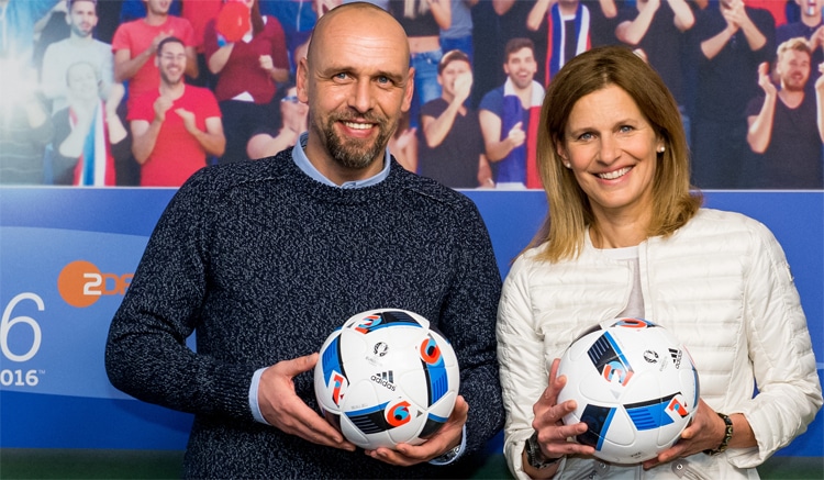 Holger Stanislawski und Katrin Müller-Hohenstein heute im ZDF beim EM-Viertelfinale Wales - Belgien