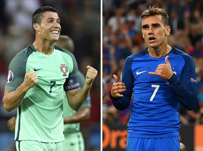 Portugal's Cristiano Ronaldo (L) und Frankreichs Antoine Griezmann (R) vor dem Euro 2016 Finale im Stade de France in Saint-Denis, nördlich von Paris am 10.Juli 2016. / AFP PHOTO / MARTIN BUREAU AND Franck FIFE