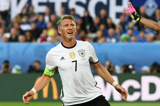 Schweinsteiger - fast Torschütze! VINCENZO PINTO / AFP