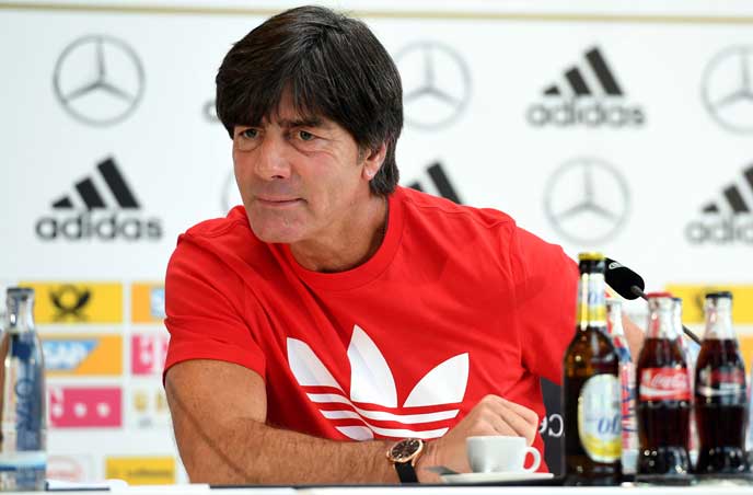 Bunderstrainer Jogi Löw bei der DFB-Pressekonferenz vor dem Spiel gegen Tschechien. / AFP PHOTO / PATRIK STOLLARZ