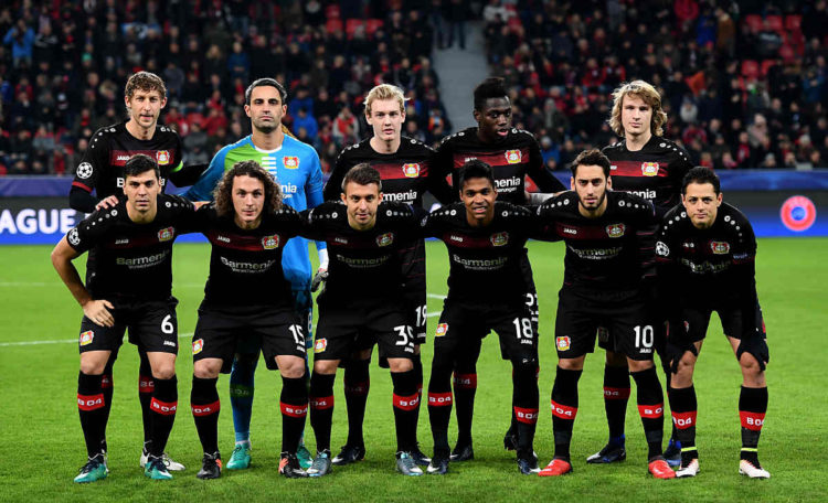 Leverkusen´s Startaufstellung in der UEFA Champions League gegen den AS Monaco FC in Leverkusen am 7. Dezember 2016. / AFP PHOTO / PATRIK STOLLARZ