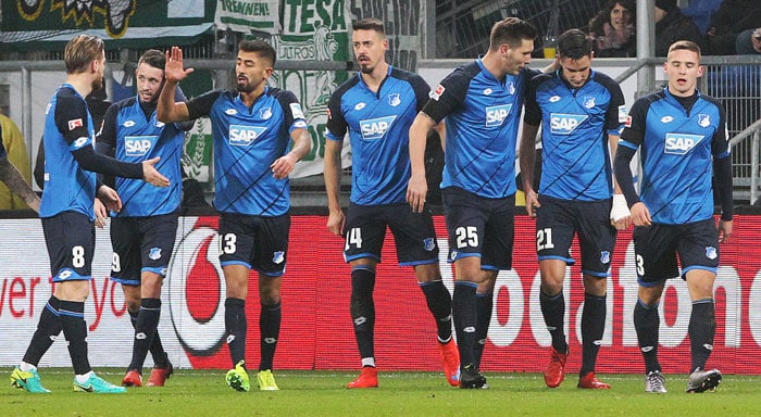 Hoffenheim's Stürmer Sandro Wagner (14) feiert sein 1:0 gegen Werder Bremen am 21.Dezember 2016. / AFP PHOTO / Daniel ROLAND