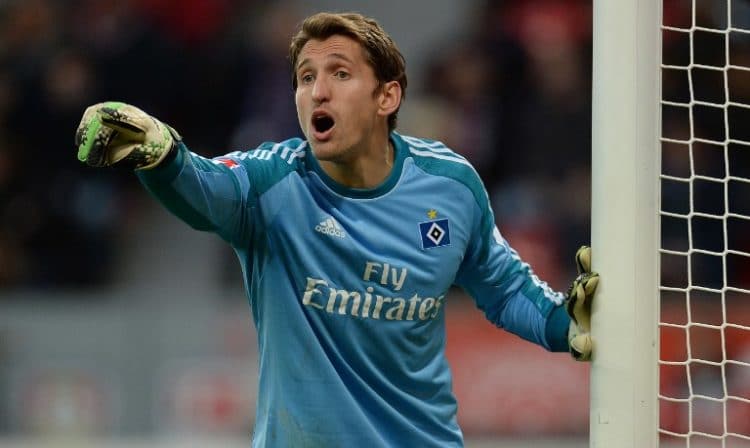 Hamburg's Torwart Rene Adler - Pechvogel seit 2010 in der Nationalmannschaft. Er verletzte sich vor der WM und war gesetzt, doch danach kam Manuel Neuer. Dieser ist bis heute Stammtorhüter. AFP PHOTO / PATRIK STOLLARZ