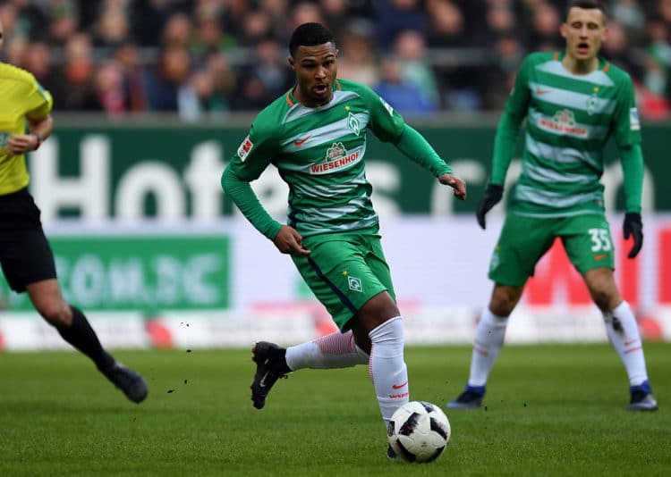 Bremen's Serge Gnabry gegen den FC Bayern München am 28.Januar 2017. / AFP PHOTO / PATRIK STOLLARZ