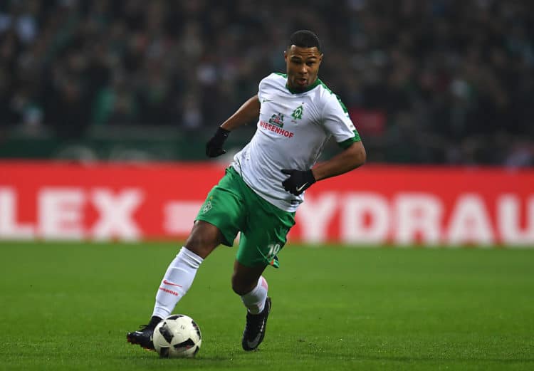 Bremen's Serge Gnabry am 17.Dezember 2016. / AFP PHOTO / Patrik STOLLARZ