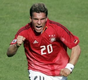 Lukas Podolski jubelt beim Confederations cup gegen Brasilien am 25. Juni 2005. AFP PHOTO TORSTEN SILZ