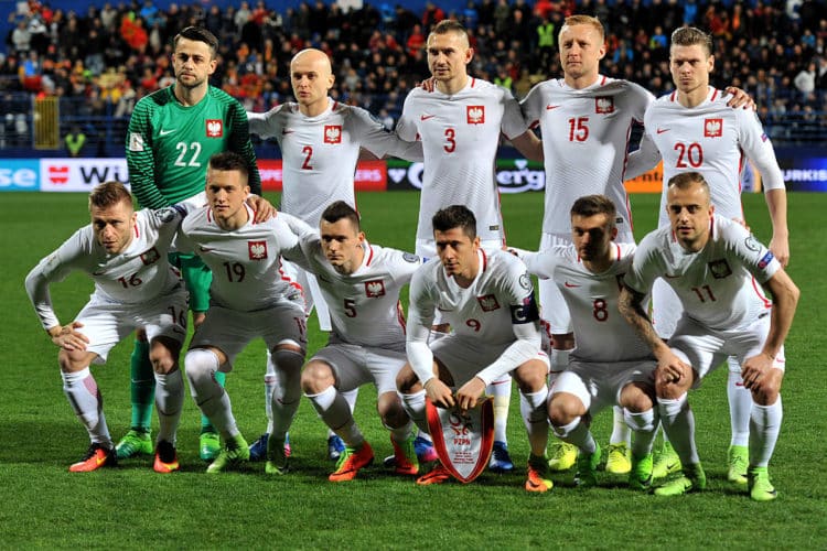 Polens Nationalmannschaft mit Robert Lewandowski gegen Montenegro am 26.März 2017. / AFP PHOTO / SAVO PRELEVIC