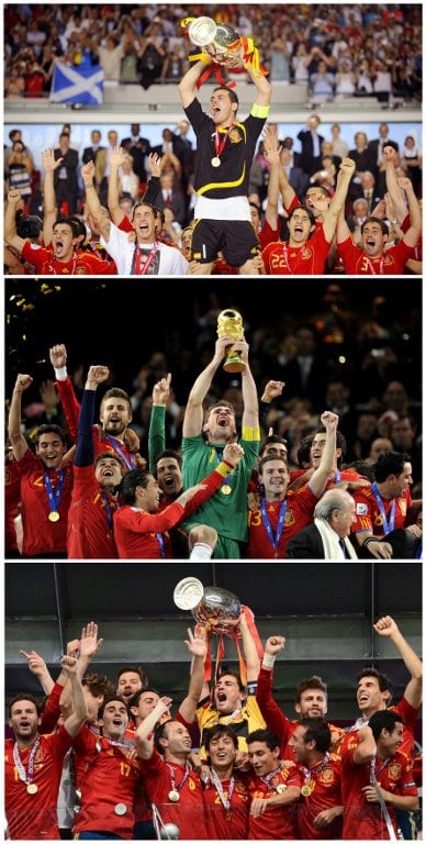 Der Spanier Iker Casillas (C) hält den Pokal der Euro 2008, den Weltcup-Pokal am 11.July 2010 in Johannesburg und den Pokal der Euro 2012 in Kiev. AFP PHOTO / OLIVER LANG/JAVIER SORIANO/FRANCK FIFE