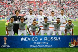 Mexikos Startaufstellung gegen Russland in der Confed Cup Vorrunde. AFP PHOTO / YURI CORTEZ