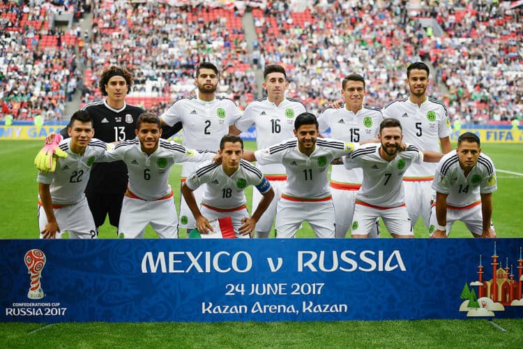 Mexikos Startaufstellung gegen Russland in der Confed Cup Vorrunde. AFP PHOTO / YURI CORTEZ
