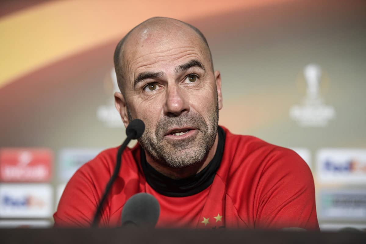 Das ist der neue Cheftrainer von Borussia Dortmund: Peter Bosz. Hier ist er noch in den Farben seines alten Arbeitgebers Ajax Amsterdam zu sehen. / AFP PHOTO / PHILIPPE DESMAZES