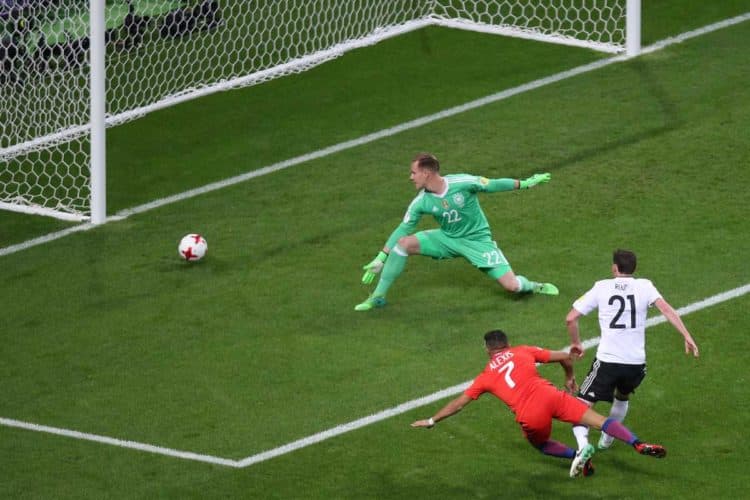 Alexis Sanchez mit der frühen Führung in der 6. Minute für Chile gegen Deutschland. Photo: AFP.