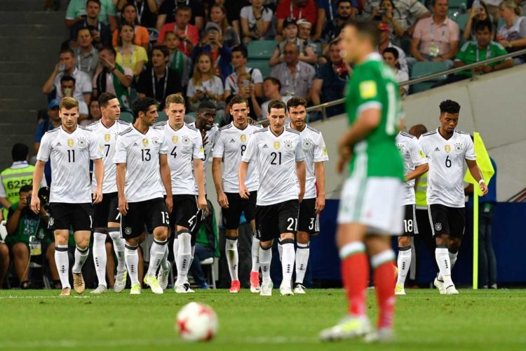 Deutschland bejubelt gemeinsam das 2:0 von Leon Goretzka. Foto AFP