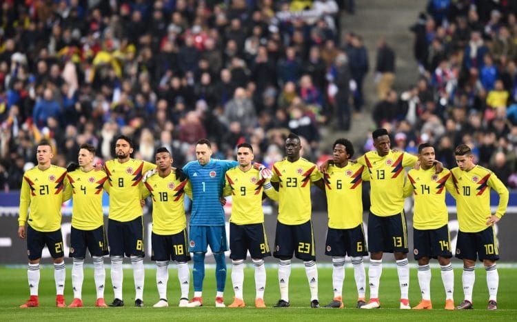 Kolumbiens Mannschaft vor ihrem Freundschaftsspiel gegen Frankreich. Am Ende gewannen die Südamerikaner mit 3:2. Saint-Denis, 23.  März 2018.    / AFP PHOTO / FRANCK FIFE