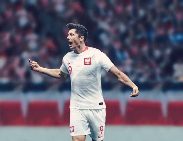 Polens Superstar Robert Lewandowski im neuen WM 2018 Heimtrikot. Photo: Nike Presse.