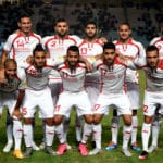 Tunesiens Nationalmannschaft posiert für ein Photo vor ihrem FIFA WM 2018 Qualifikationsspiel zwischen Tunesien und Mauritanien im Rades Olympiastadion bei Tunis am 17. November 2015. AFP PHOTO / FETHI BELAID / AFP PHOTO / FETHI BELAID