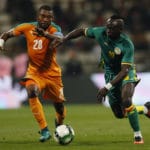 Die Geoffroy Serey (L) im Zweikampf mit Senegals Stürmerstar Sadio Mane bei einem Freundschaftsspiel zwischen der Elfenbeinküste und dem Senegal am 27. März 2017. / AFP PHOTO / THOMAS SAMSON