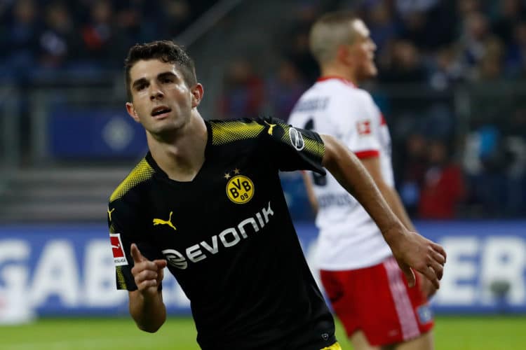 Dortmunds US Nachwuchsstar Christian Pulisic jubelt nach seinem Treffer zum 3:0 im Spiel der Borussia gegen den Hamburger SV am 20. September 2017 in Hamburg. / AFP PHOTO / Odd ANDERSEN / 