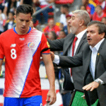 Costa Ricas Trainer ordnet seine Mannschaft. Photo: AFP.