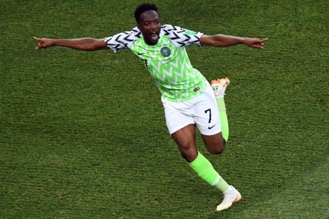 Nigeria’s Stürmer Ahmed Musa erzielt 2 Tore gegen Island und will heute Argentinien bezwingen! / AFP PHOTO / Philippe DESMAZES /