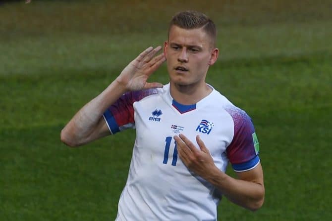 Islands Stürmer Alfred Finnbogason erzielt das 1:1 gegen Argentinien im 1.WM-Gruppenspiel. Er stürmt für den FC Augsburg in der Bundesliga./ AFP PHOTO / Francisco LEONG