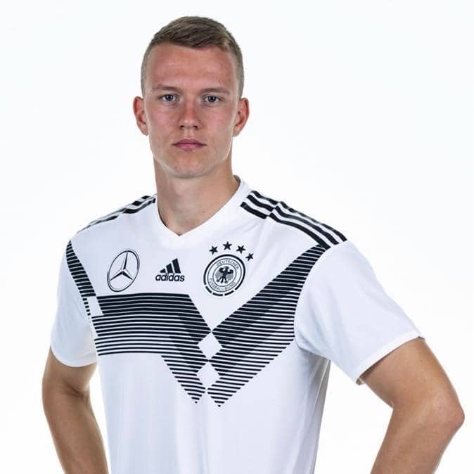 Lukas Klostermann im DFB Trikot 2019/2020 (Foto Facebook-Seite)