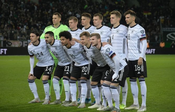 Die deutsche Startaufstellung am 16.11. gegen Weissrussland - das erste Mal im neuen DFB-Trikot 2020 für die EM-Endrunde - Deutschland qualifiziert sich vorzeitig.(Photo by INA FASSBENDER / AFP)