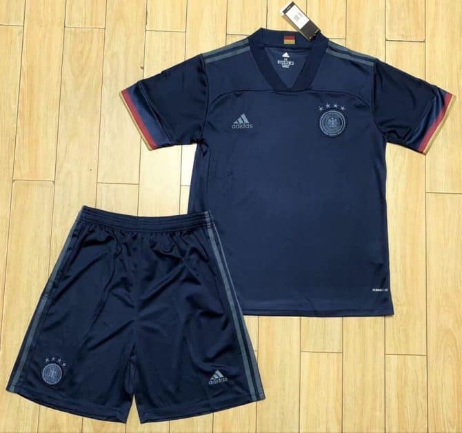 Sieht so das neue DFB Trikot 2020 aus?