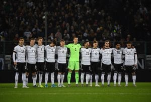 Die deutsche Fußballnationalmannschaft am 16.November 2019 in Mönchengladbach gegen Weissrussland das erste Mal im neuen DFB Trikot 2020. (Photo by INA FASSBENDER / AFP)