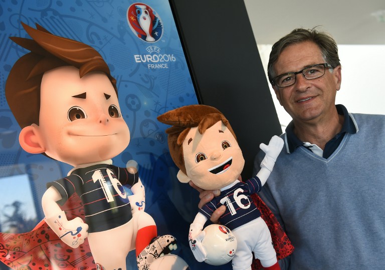 Erik Berchet-Moguet, Designer von „Super Victor“, dem Maskottchen der Euro 2016 UEFA European football championship. / AFP PHOTO / PHILIPPE DESMAZES
