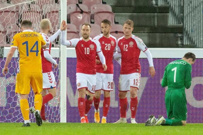 Dänemarks Spieler feiern während des Fußball-Qualifikationsspiels Dänemark gegen Moldawien bei der FIFA Fussball-Weltmeisterschaft Katar 2022 in Herning am 28. März 2021. (Photo by Bo Amstrup / Ritzau Scanpix / AFP) / Denmark OUT