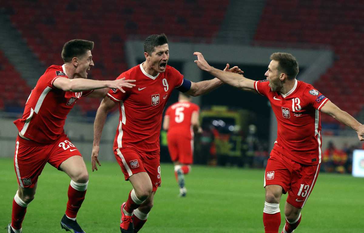 Polens-Spieler-Robert-Lewandowski-Awaytrikot-2021
