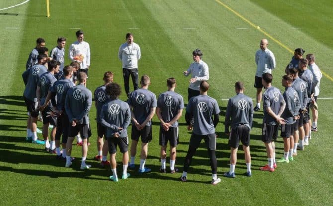 Das DFB Team im EM-Trainingslager angekommen (Foto AFP)