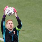 Ungarns Torhüter Peter Gulacsi fängt den Ball während des Fußballspiels der UEFA EURO 2020 Gruppe F zwischen Ungarn und Frankreich in der Puskas Arena in Budapest am 19. Juni 2021. (Foto von Laszlo Balogh / POOL / AFP)