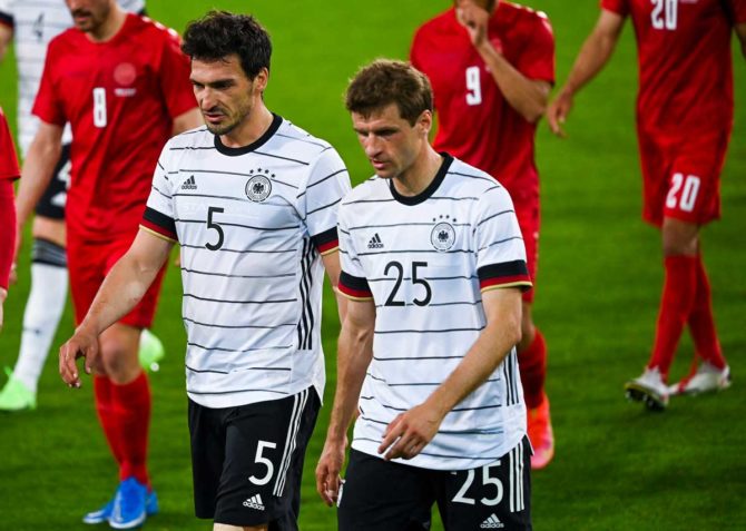 Aufstellung Länderspiel heute: Deutschland - Lettland (RTL Fußball live): Mit Deutschlands Verteidiger Mats Hummels (Mitte, L) und Deutschlands Stürmer Thomas Müller (Mitte, R) <br /> Federico Gambarini / POOL / AFP