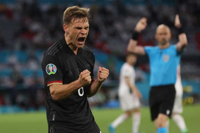 Deutschlands Mittelfeldspieler Joshua Kimmich reagiert während des Fußballspiels der UEFA EURO 2020 Gruppe F zwischen Deutschland und Ungarn in der Allianz Arena in München am 23. Juni 2021. (Foto: ALEXANDER HASSENSTEIN / POOL / AFP)