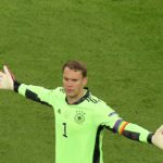 DFB Kapitän Manuel Neuer mit der One Love Binde im DFB Trikot bei der WM 2022 in Katar - Foto AFP