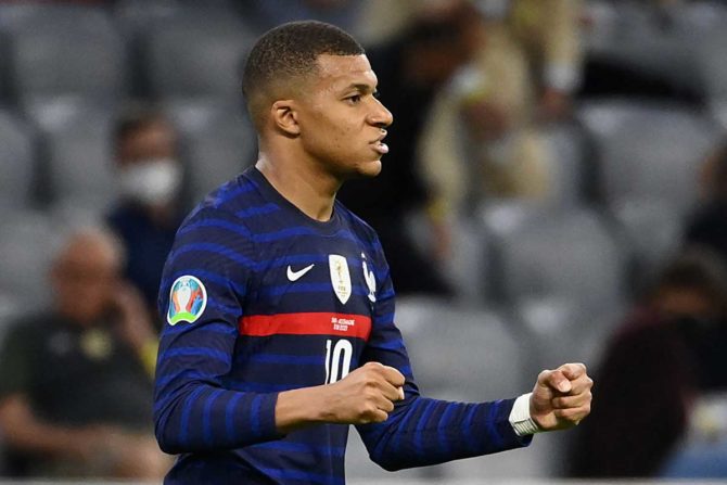 Fußball heute am 01.09.: Frankreichs Stürmer Kylian Mbappe spielt heute in der WM 2022 Qualifikation gegen Bosnien um weitere wichtige drei Punkte uf dem Weg zur FIFA WM; 2022. FRANCK FIFE / POOL / AFP