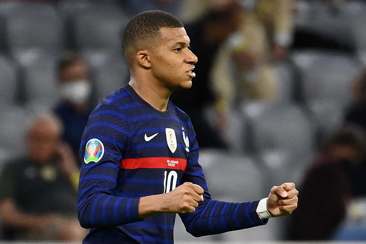 Frankreichs Stürmer Kylian Mbappe feiert den Sieg während des Fußballspiels der UEFA EURO 2020 Gruppe F zwischen Frankreich und Deutschland in der Allianz Arena in München am 15. Juni 2021. FRANCK FIFE / POOL / AFP