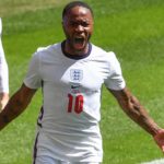 Englands Stürmer Raheem Sterling feiert den ersten Treffer der Mannschaft während des Fußballspiels der UEFA EURO 2020 Gruppe D zwischen England und Kroatien im Wembley-Stadion in London am 13. Juni 2021. JUSTIN TALLIS / POOL / AFP
