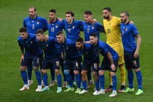 Italiens Startaufstellung im UEFA EURO 2020 Finale gegen England im Wembley Stadium in London am 11.Juli 2021. (Photo by FACUNDO ARRIZABALAGA / POOL / AFP)