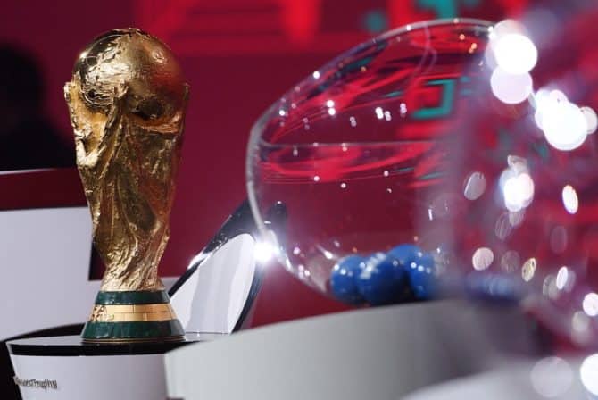 Fußball heute: WM 2022 Playoffs Auslosung - Wer spielt gegen Italien, Portugal & Österreich? Live DAZN Die Auslosung der WM-Playoffs findet am 26.November 2021 statt. (Photo by Kurt SCHORRER / FIFA / AFP)