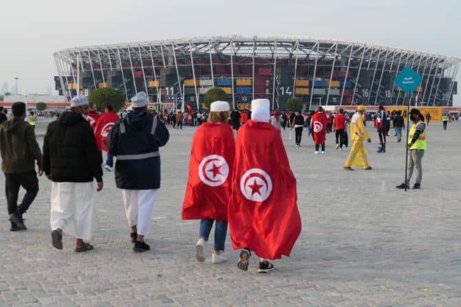 Tunesische Fußballfans in Katar beim FIFA Arabic Cup - hier beim Halbfinale gegen Ägypten. Foto: Eigene Quelle.