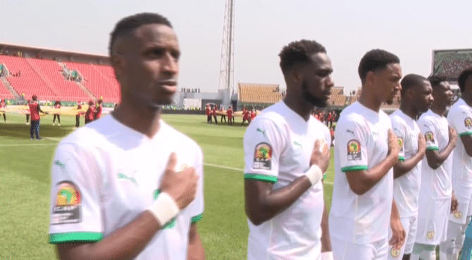 Senegals Nationalspieler beim 1:0 zwischen dem Senegal –und Simbabwe (Afrika-Cup, 1. Spieltag)