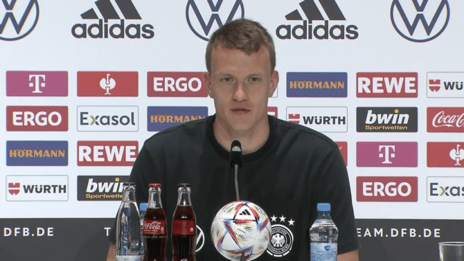 Lukas Klostermann in der DFB Pressekonferenz