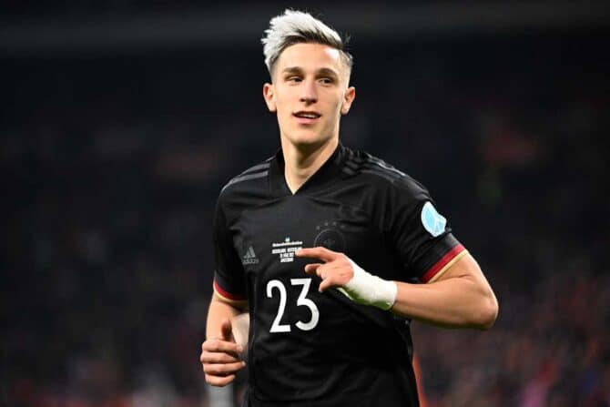 Der deutsche Verteidiger Nico Schlotterbeck während des Fußball-Freundschaftsspiels zwischen den Niederlanden und Deutschland in der Johan Cruyff ArenA in Amsterdam am 29. März 2022. (Foto von Ina FASSBENDER / AFP)