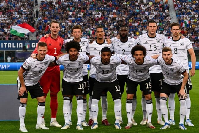 Die deutsche Startaufstellung beim Hinspiel der UEFA Nations League - Liga A, Gruppe 3 zwischen Italien und Deutschland am 4. Juni 2022 im Stadion Renato Dall'Ara in Bologna. (Foto: Miguel MEDINA / AFP)