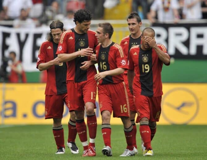 Freundschaftspiel gegen Weißrussland am 27.Mai 2008 im roten DFB-Trikot. AFP PHOTO / JOHN MACDOUGALL